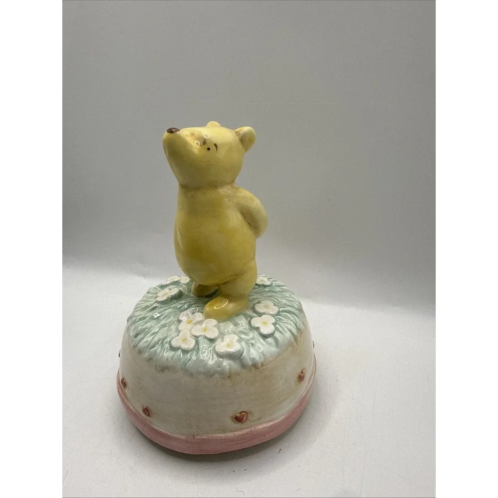 Disney Charpente Winnie the Pooh with Flowers Rotating Music Box Works